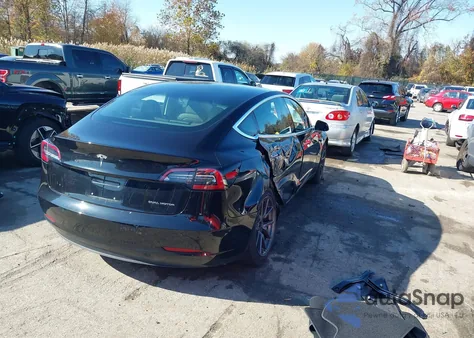 2018 Tesla Model 3 Long Range/Performance z USA, uszkodzony, nr VIN 5YJ3E1EB8JF070525
